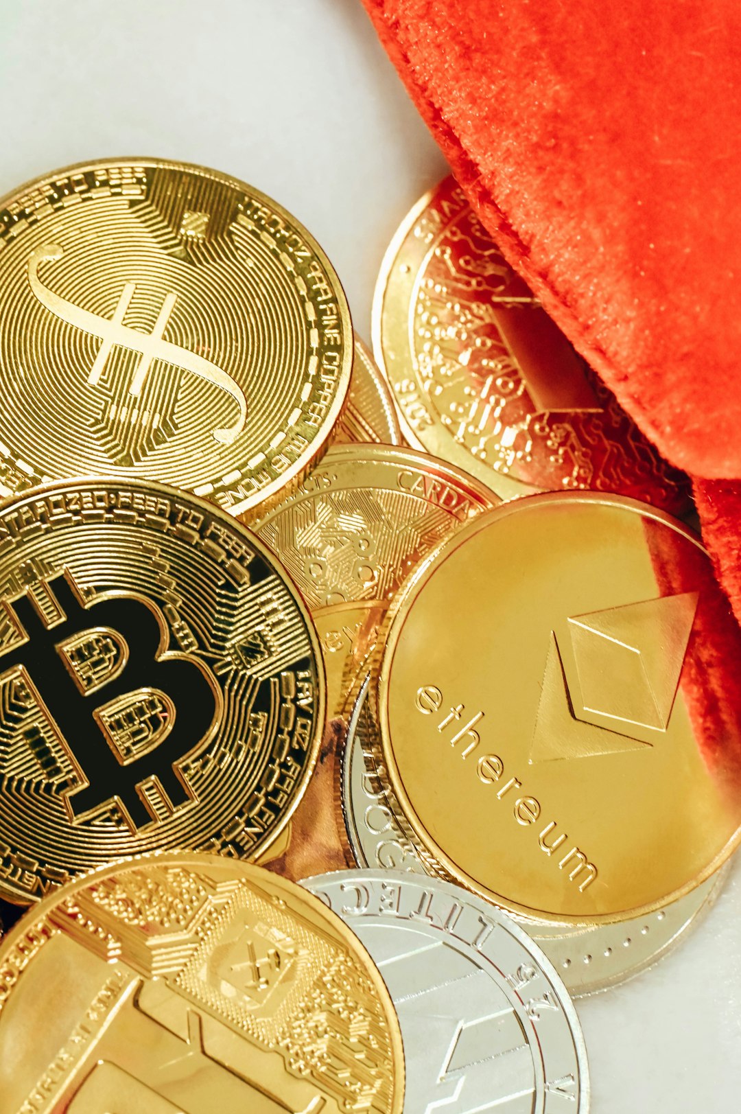 Bitcoin At Critical Juncture – Price Levels To Watch: Analyst